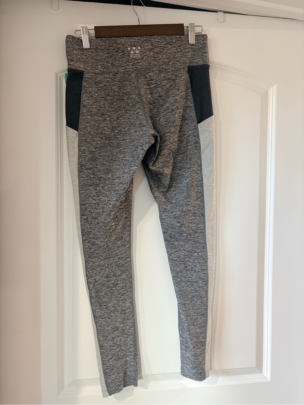 Victoria’s Secret PINK pocket leggings - Picture 5 of 7